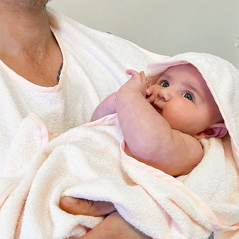 Shnuggle Wearable Baby Bath Towel image 4