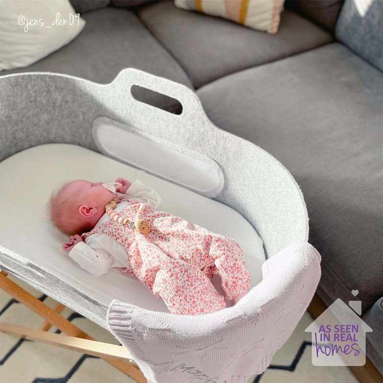 Snüz SnuzBaskit Light Grey Moses Basket & Natural Stand image 6