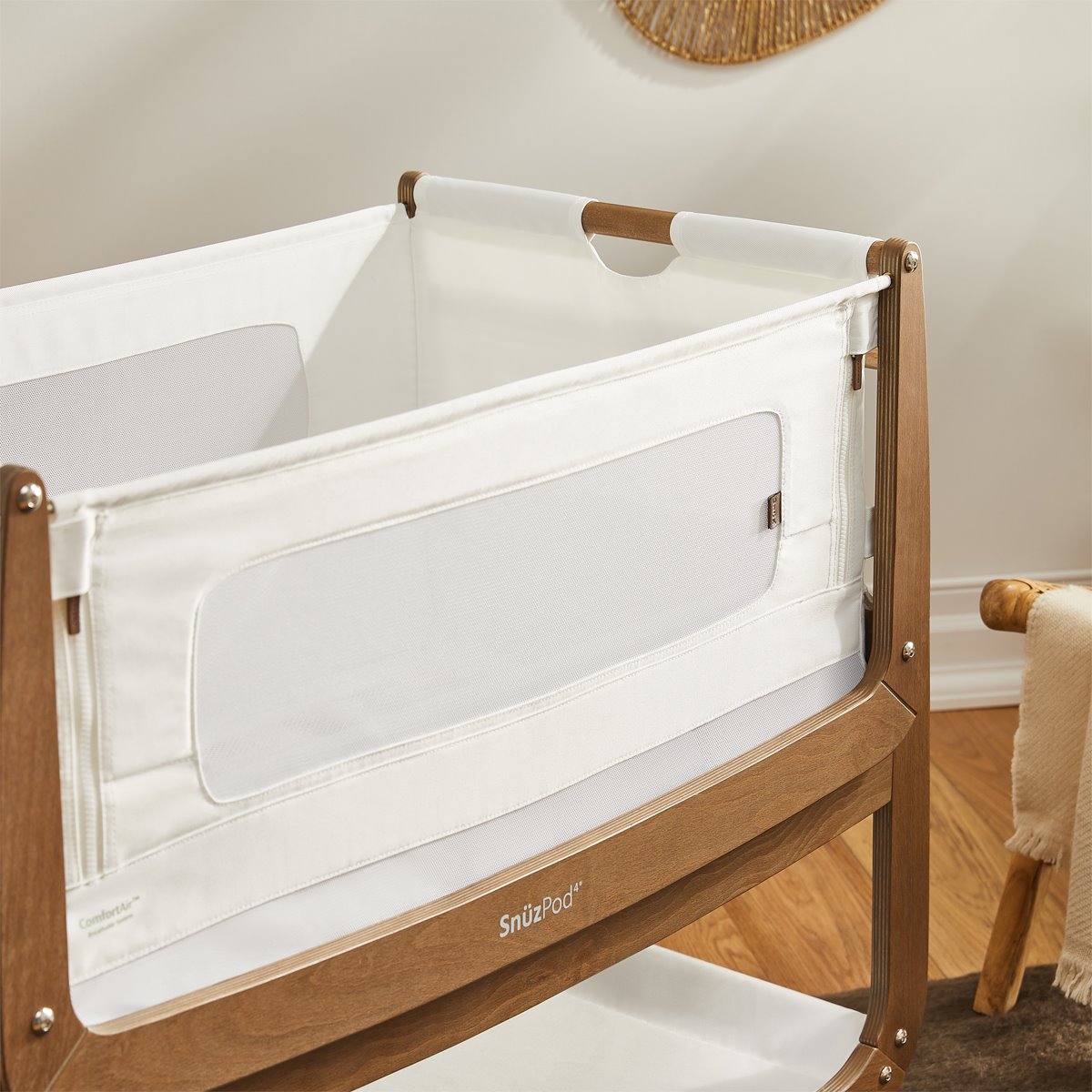 Snüz SnuzPod4 Bedside Crib 'The Natural Edit' Walnut image 4