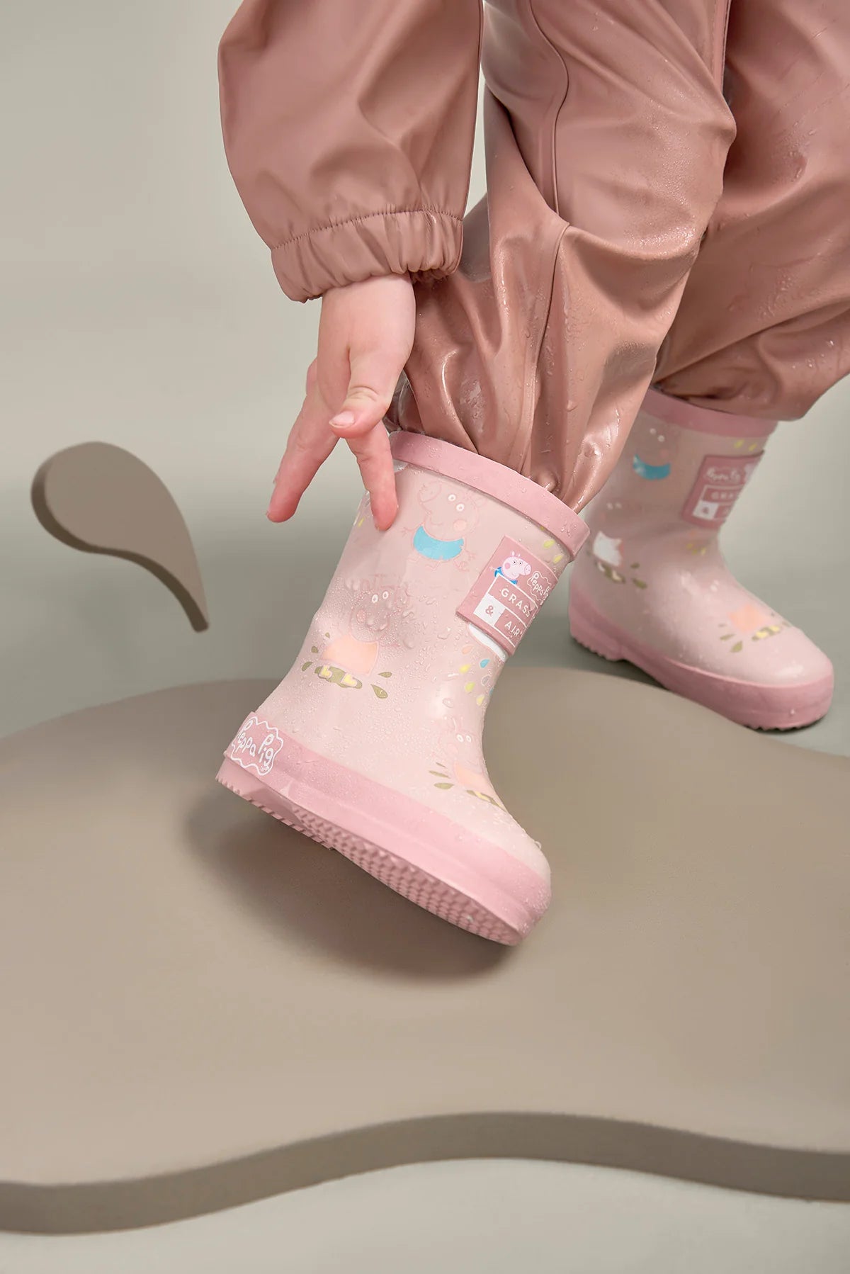 Grass & Air x Peppa Pig Colour Changing Wellies Pink image 5