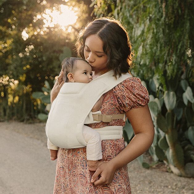 ergobaby Embrace Newborn Carrier Soft Knit Cream image 3